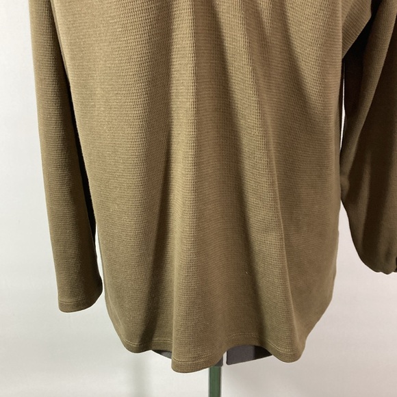 D&Co Top Women Size Large Green w Southwestern Print Neckline V Neck Long Sleeve - Picture 3 of 9